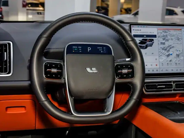 Li Auto L8 — Фото автомобиля 13