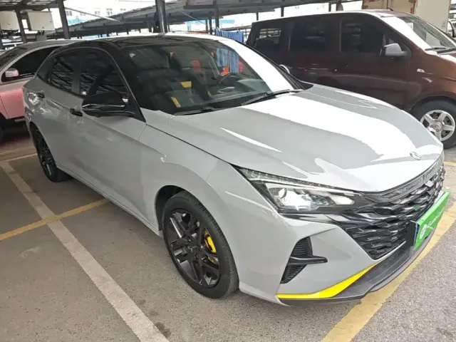 Dongfeng Yixuan — Фото автомобиля 3