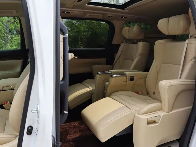 Toyota Alphard — Фото автомобиля 11