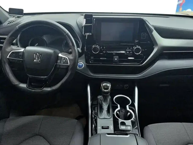 Toyota Crown Kluger — Фото автомобиля 12