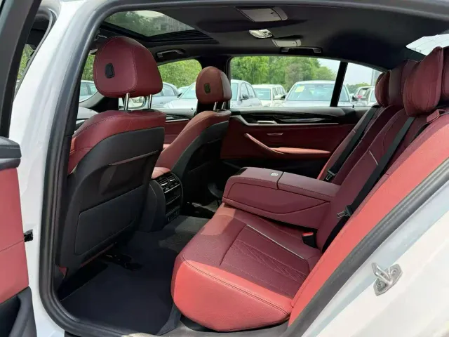 BMW 5 Series — Фото автомобиля 14