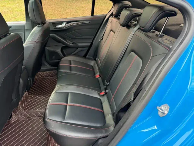 Ford Focus — Фото автомобиля 12