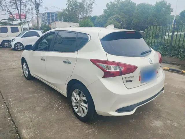 Nissan Tiida — Фото автомобиля 4