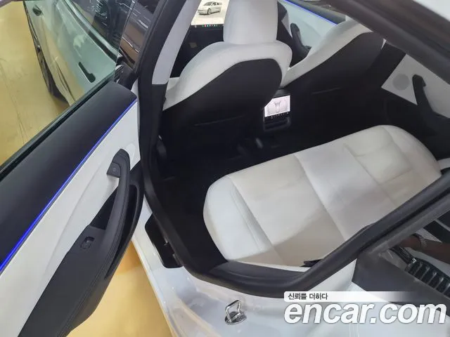 Tesla Model 3 — Фото автомобиля 20