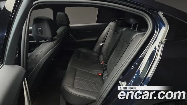 BMW 5 Series G60 — Фото автомобиля 12