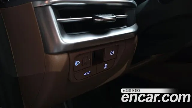 Hyundai Grandeur Grandeur (GN7) 2.5 Бензин 2WD — Фото автомобиля 22