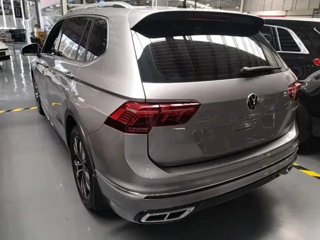 Volkswagen Tiguan L — Фото автомобиля 4