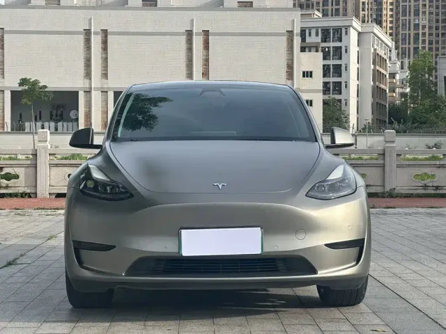 Tesla Model Y — Фото автомобиля 2