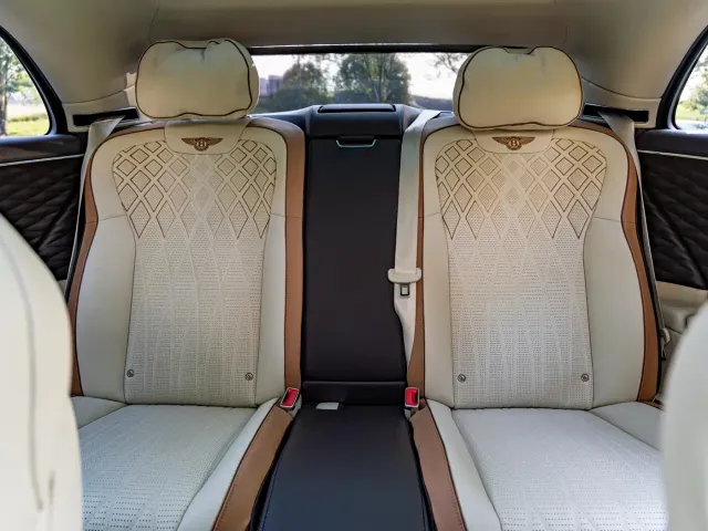 Bentley Flying Spur — Фото автомобиля 8