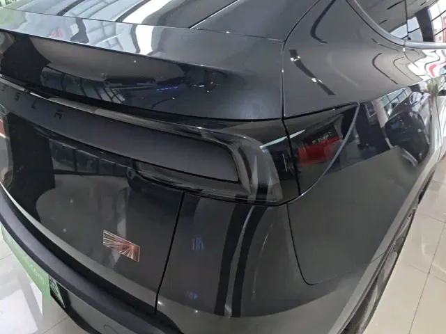 Tesla Model Y — Фото автомобиля 7