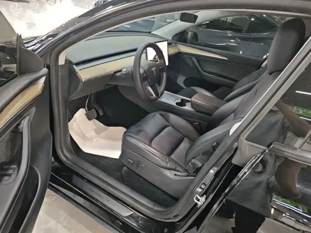 Tesla Model Y — Фото автомобиля 15