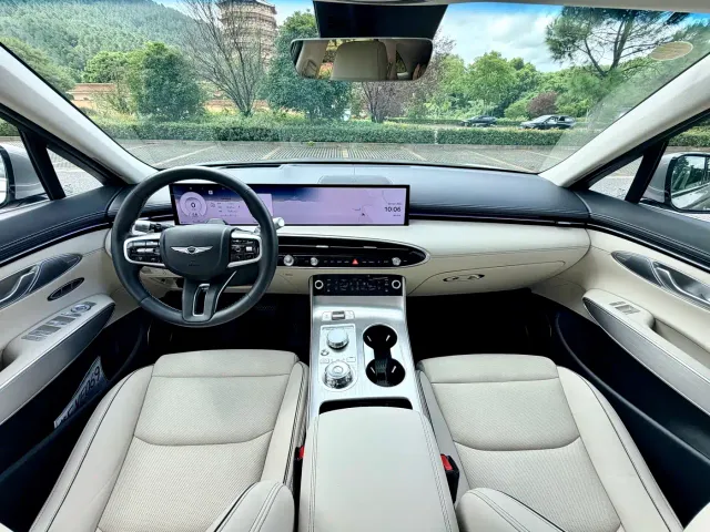 Genesis GV70 — Фото автомобиля 10
