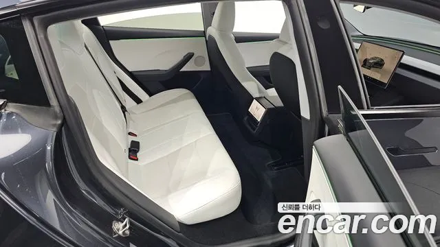 Tesla Model 3 — Фото автомобиля 12