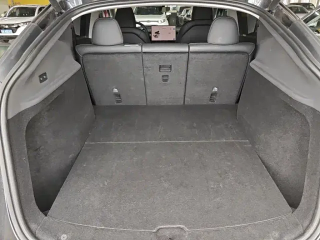 Tesla Model Y — Фото автомобиля 18