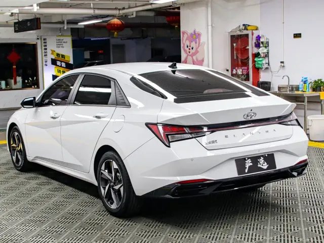 Hyundai Elantra — Фото автомобиля 19