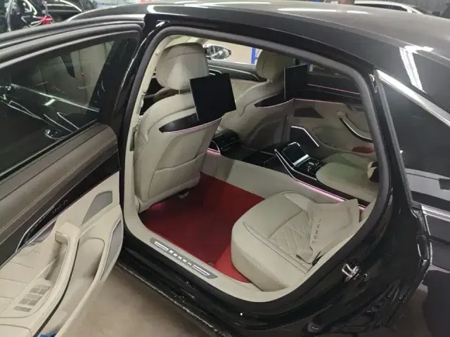 Audi A8 — Фото автомобиля 5