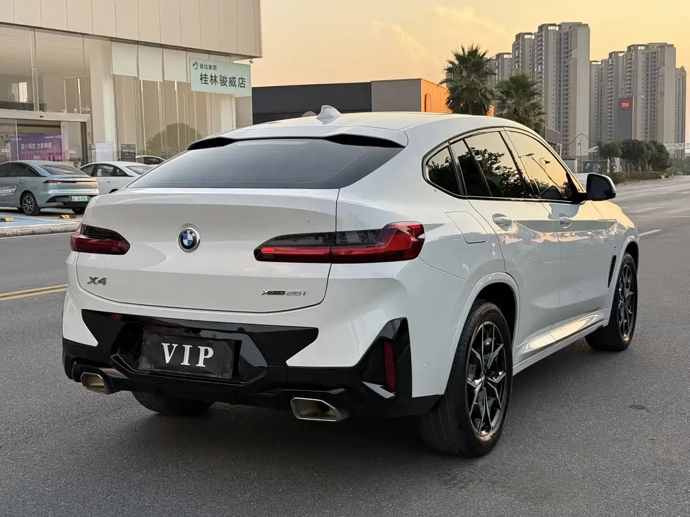 BMW BMW X4 2022 xDrive 25i M Sport Package — Фото автомобиля 5