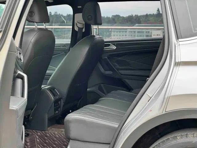 Volkswagen Tiguan L — Фото автомобиля 13