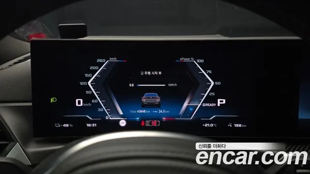 BMW i4 — Фото автомобиля 8