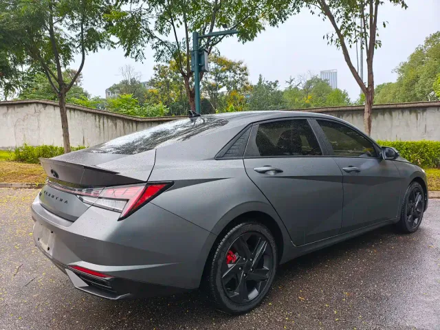 Hyundai Elantra 2022 1.5L CVT LUX Black Knight Limited Edition — Фото автомобиля 7