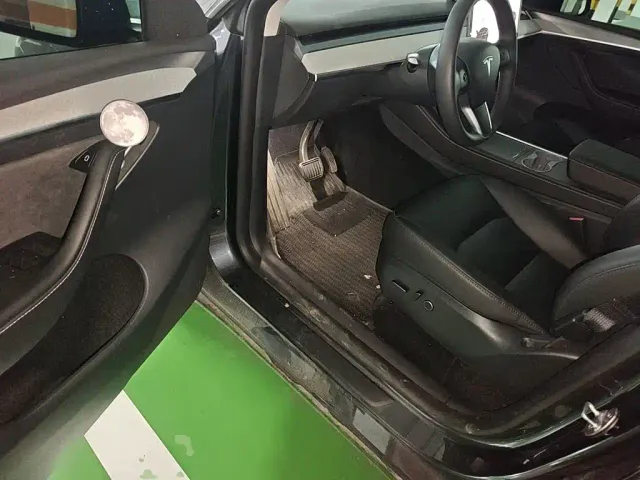 Tesla Model Y — Фото автомобиля 17