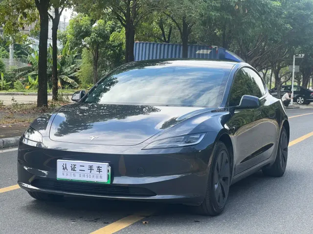 Фотография автомобиля — Tesla Model 3