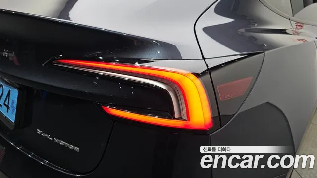 Tesla Model 3 — Фото автомобиля 6