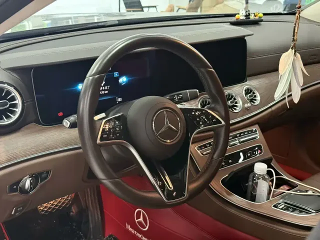Mercedes-Benz E-Class — Фото автомобиля 6