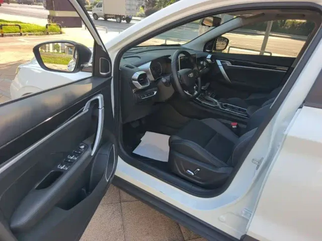 Geely Binyue — Фото автомобиля 15