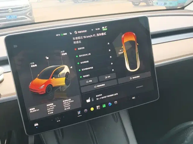 Tesla Model Y — Фото автомобиля 12