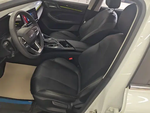 Roewe i5 — Фото автомобиля 14