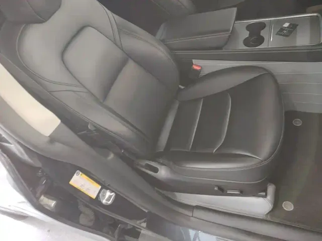 Tesla Model Y — Фото автомобиля 24