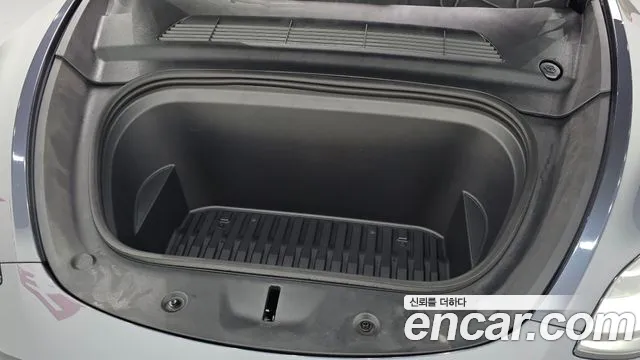 Tesla Model Y — Фото автомобиля 6