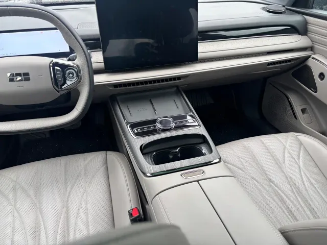 Geely Galaxy Xingyao 8 — Фото автомобиля 5