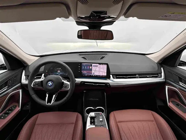 BMW iX1 — Фото автомобиля 18