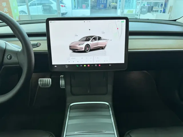 Tesla Model 3 — Фото автомобиля 13