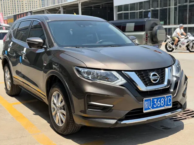 Nissan X-Trail — Фото автомобиля 3