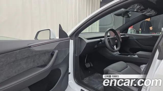 Tesla Model Y — Фото автомобиля 10