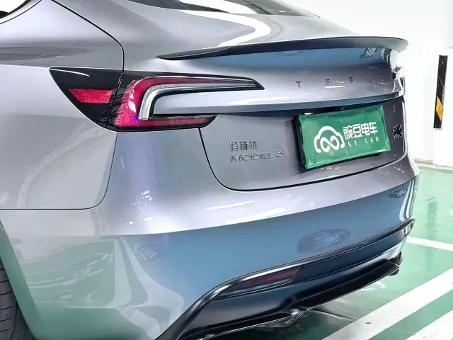Tesla Model 3 — Фото автомобиля 19