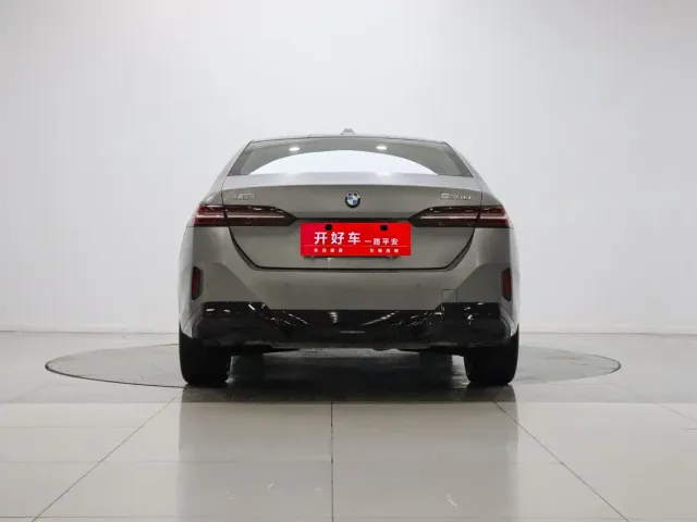 BMW 5 Series — Фото автомобиля 5