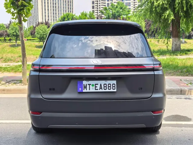 Li Auto L9 — Фото автомобиля 6