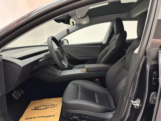 Tesla Model 3 — Фото автомобиля 8