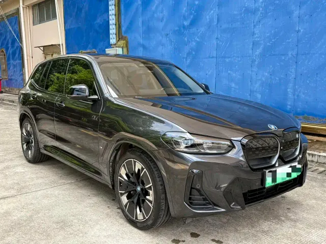 BMW iX3 — Фото автомобиля 3