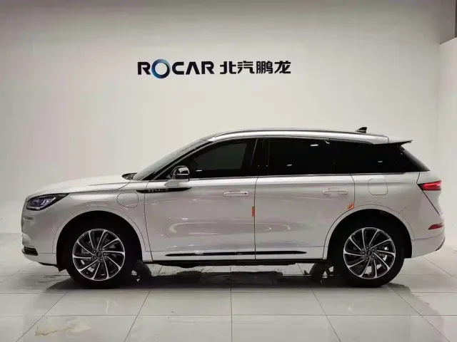 Lincoln Adventurer NEV — Фото автомобиля 3