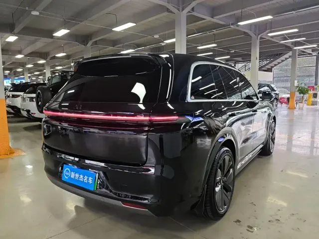 Li Auto Li L8 2024 Max — Фото автомобиля 13