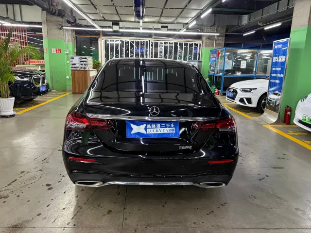 Mercedes-Benz E-Class — Фото автомобиля 4