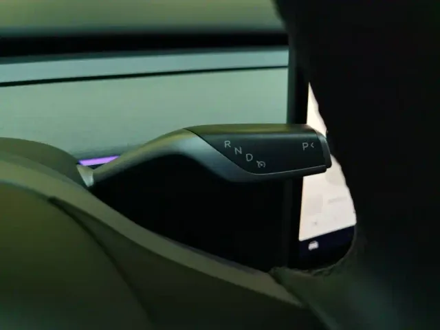 Tesla Model Y — Фото автомобиля 13