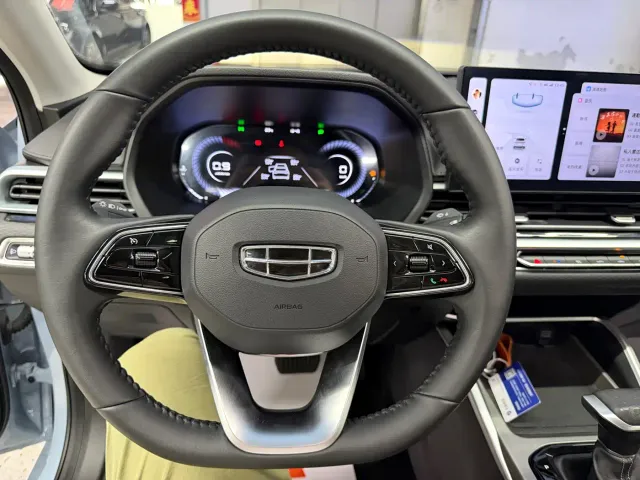 Geely Emgrand — Фото автомобиля 10