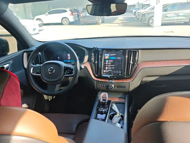 Volvo XC60 — Фото автомобиля 12