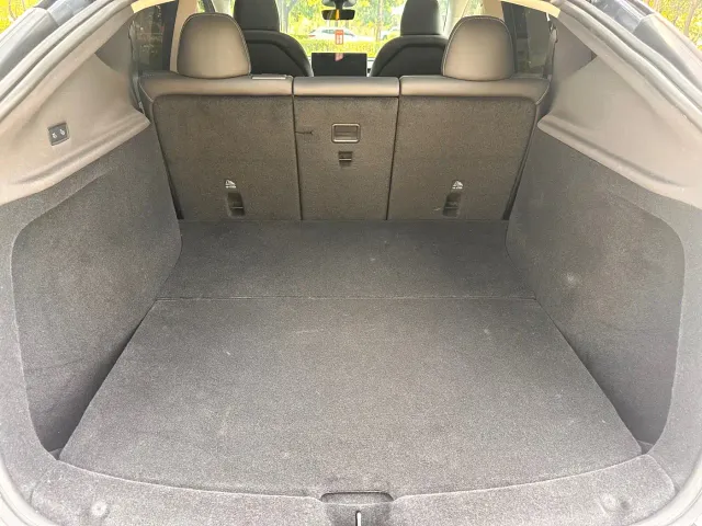 Tesla Model Y — Фото автомобиля 18